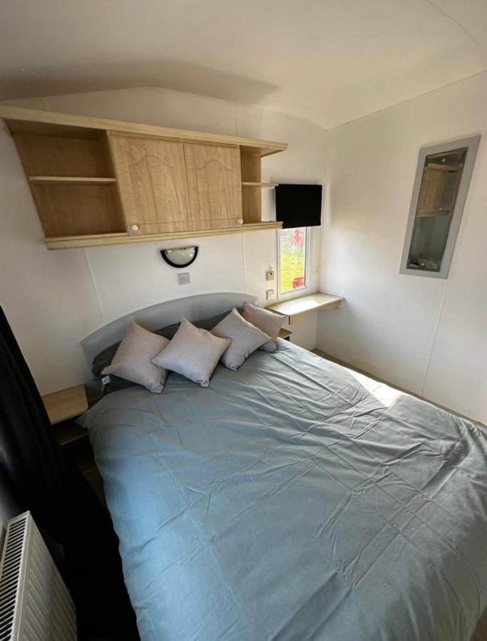 2 Bedroom Caravan With Sea Views Eastchurch Exterior photo